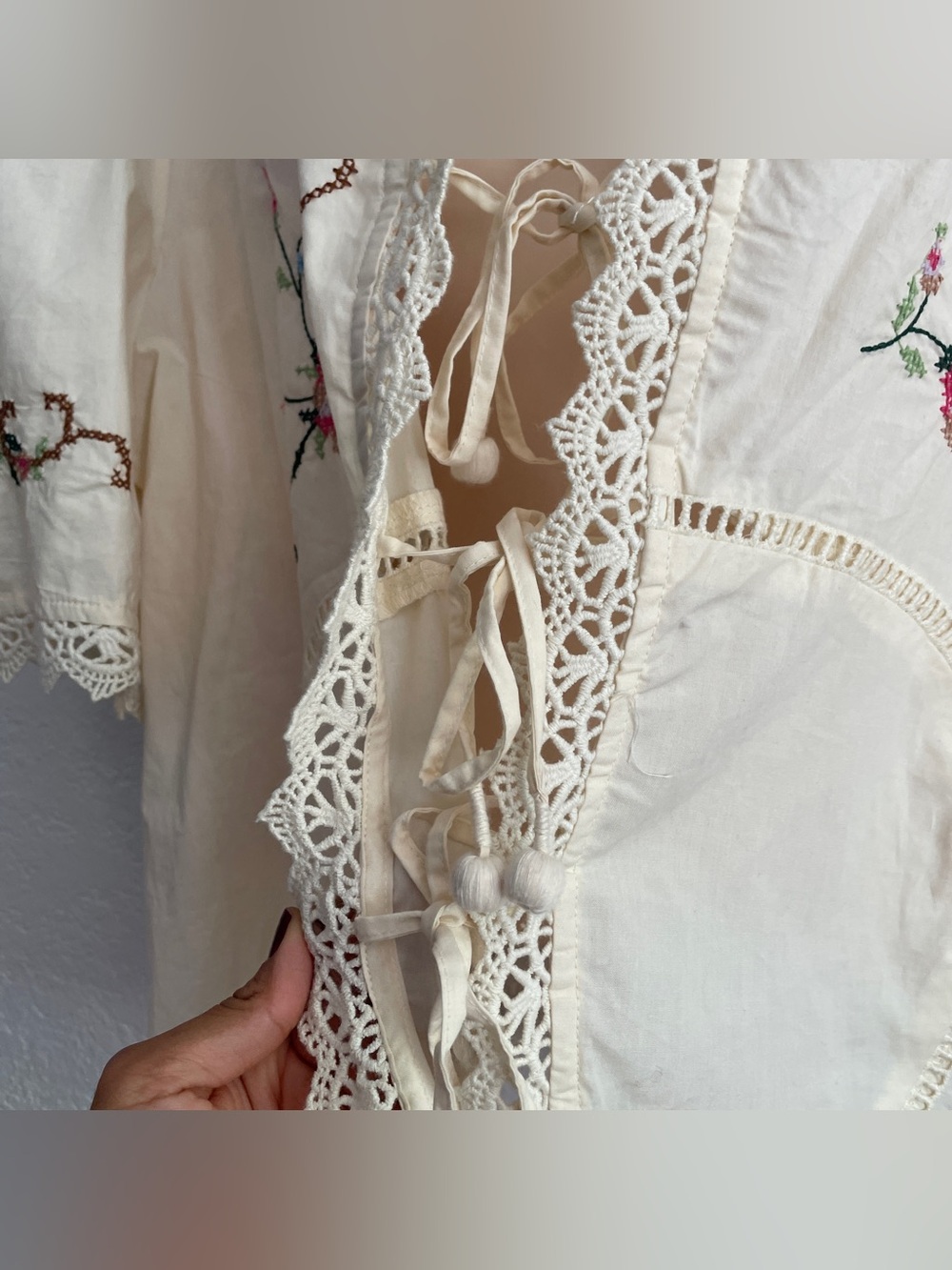 Jennifer & Grace Cream Embroidered Lace-Trim Boho Top 1X Plus Size Feminine - Picture 4 of 8